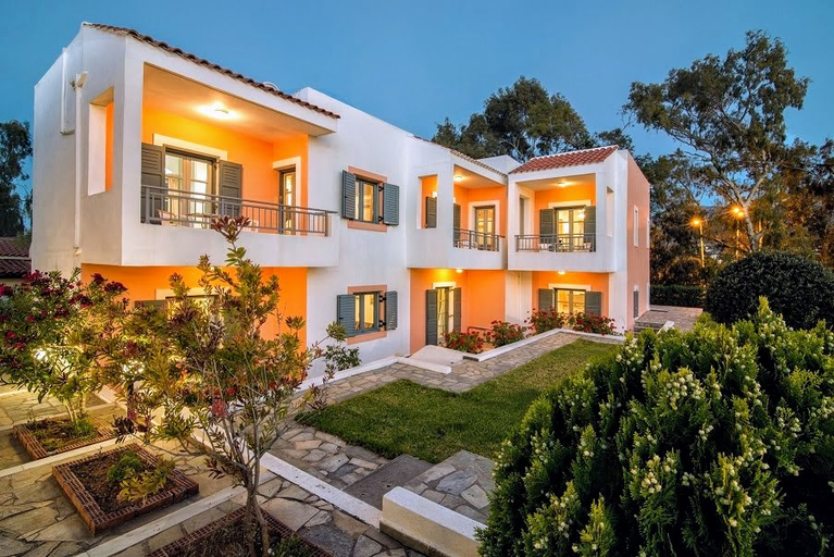 Exterior & Views