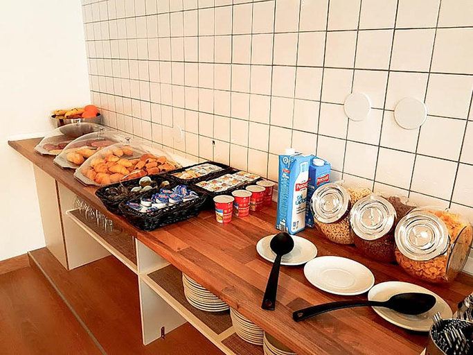 Food & Drinks 5, Far Home Bernabeu, Madrid