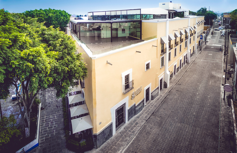 Exterior & Views