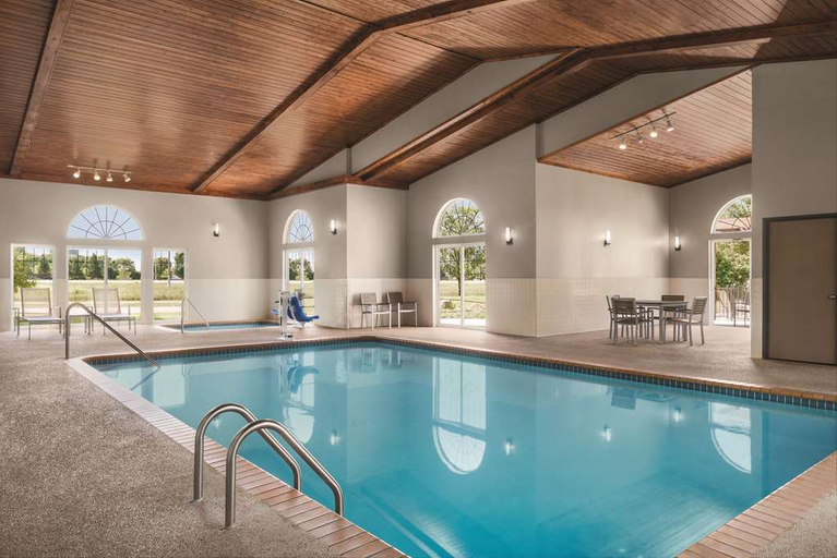 Sport & Beauty 5, Country Inn & Suites Cottage Grove, Washington
