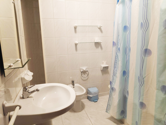 Bathroom 5, Revo Salinas 3000, Pontevedra