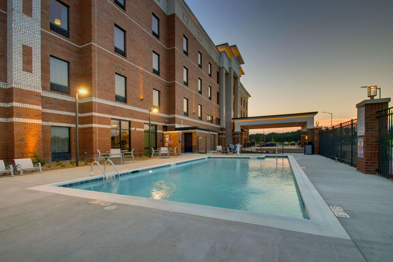 Sport & Beauty 5, Hampton Inn Sneads Ferry - North Topsail, Onslow