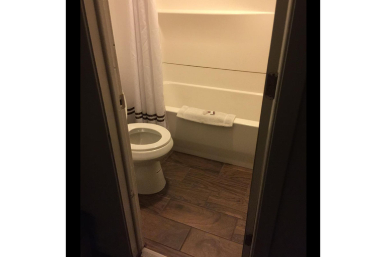 Bathroom, Rodeway Inn, Buffalo