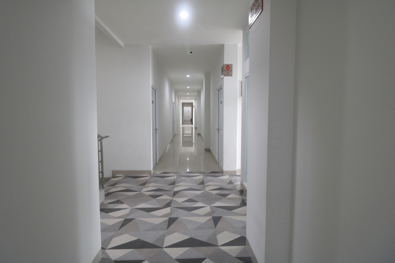 Public Area 3, RedDoorz Plus near Living Plaza Jababeka, Cikarang