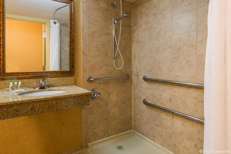 Bathroom 5, Holiday Inn Lincoln-Downtown, Lancaster