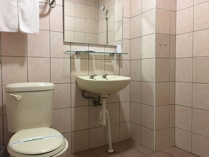 Bathroom 5, HUA CHUN LIN Hotel, New Taipei City