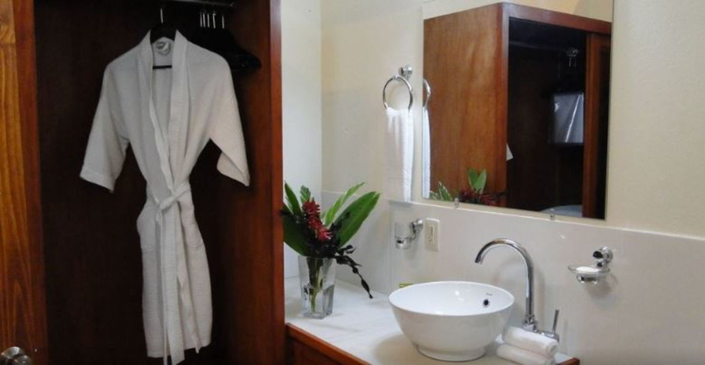 Bathroom 4, La Reserve Hotel, Port-au-Prince