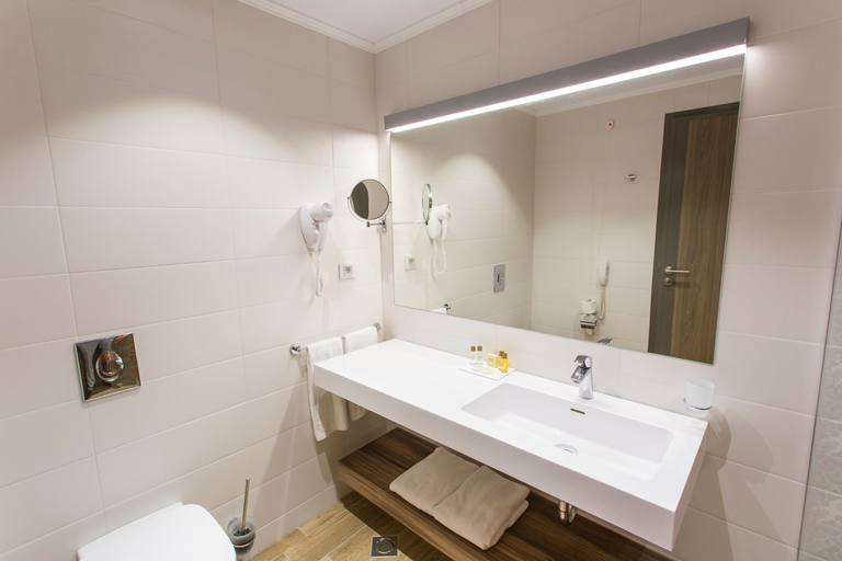 Bathroom 5, Astoria, Varna