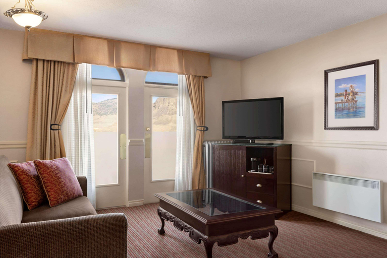 Bedroom 3, The Plaza Hotel Downtown, Trademark Collection, Thompson-Nicola