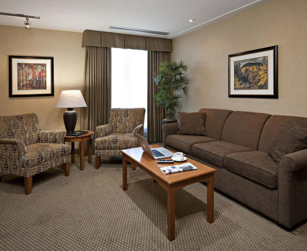 Bedroom 3, Carriage House Hotel & Conference Centre, Division No. 6