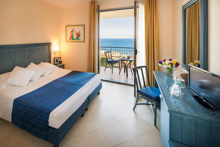 Bedroom 4, Hotel Metropol, Imperia