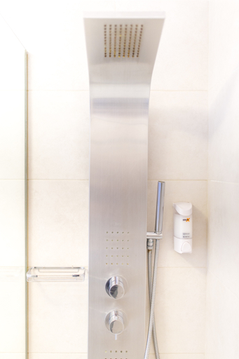 Bathroom 5, Los Olivos Beach Resort, Santa Cruz de Tenerife
