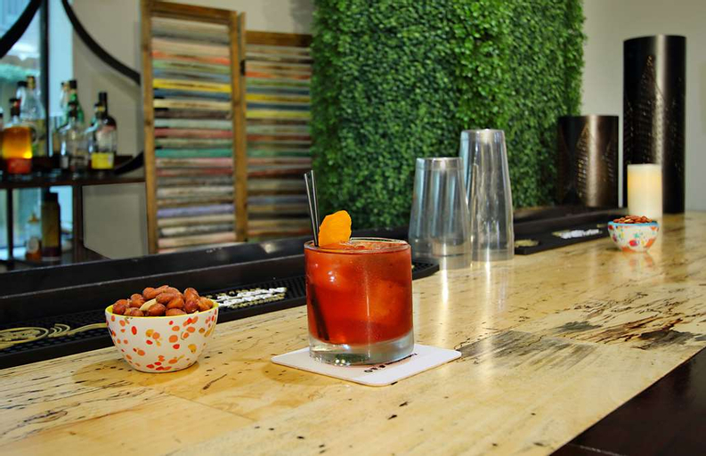 Food & Drinks