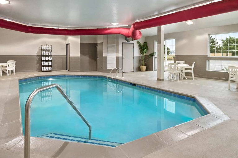 Sport & Beauty 5, Country Inn Suites Manteno Il, Kankakee