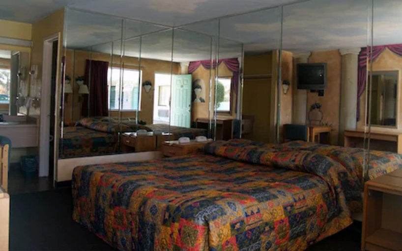 Bedroom 4, Rodeway Inn Downtown Airport Area, Bexar