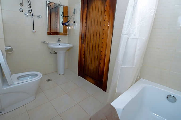 Bathroom 5, Wudasie Castle Hotel, Addis Abeba