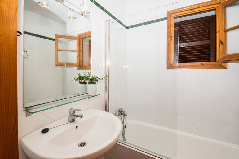 Bathroom 5, Villas Playas de Fornells by Escape Home, Baleares