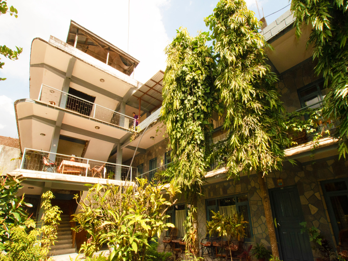 Exterior & Views