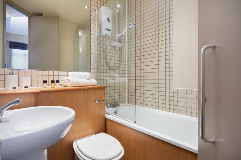 Bathroom 3, Luxurious Lawrence House Serviced Apartment, London