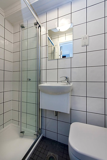 Bathroom 4, The Angus Hotel, London