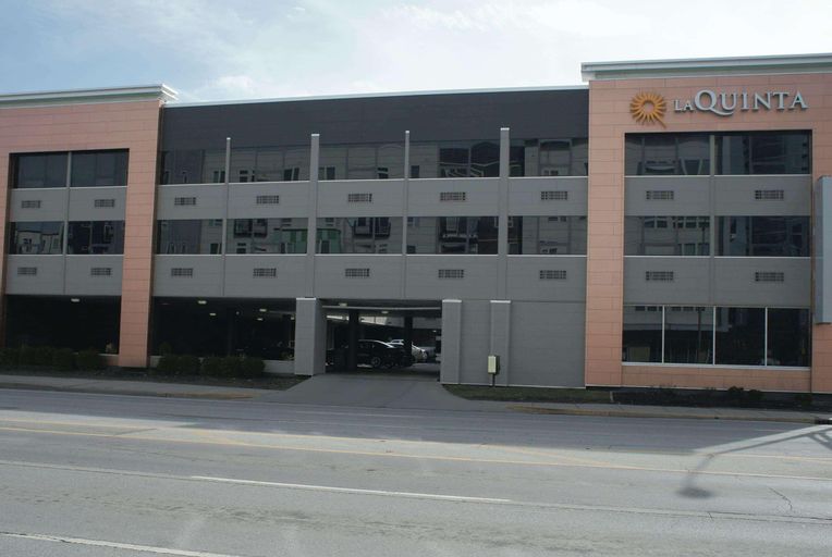 La Quinta Inn & Suites Indianapolis Downtown, Marion