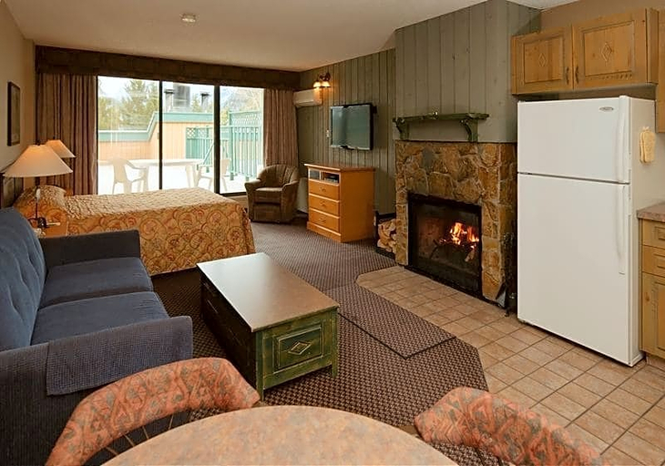 Public Area 4, Douglas Fir Resort and Chalets, Division No. 15