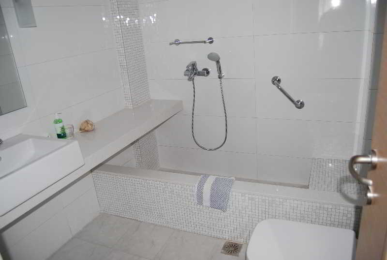 Bathroom 5, Dali, Ionian Islands