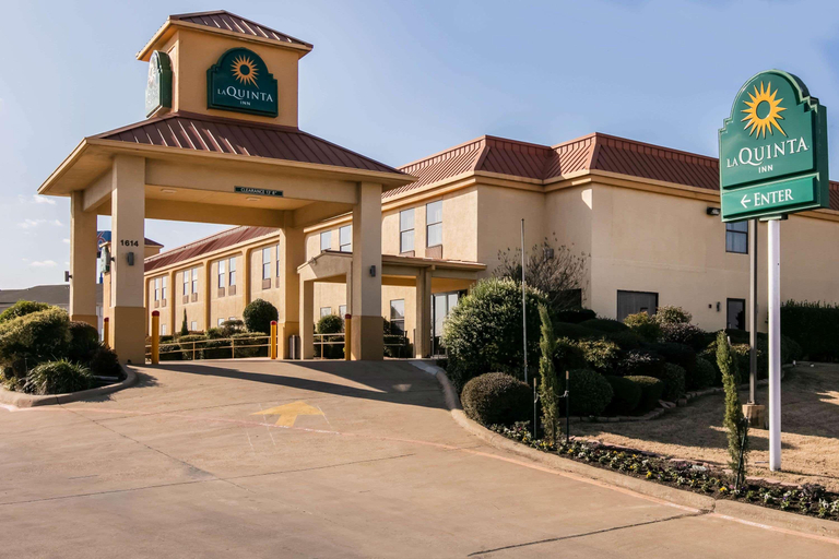 Exterior & Views 5, Spark by Hilton Terrell, Kaufman