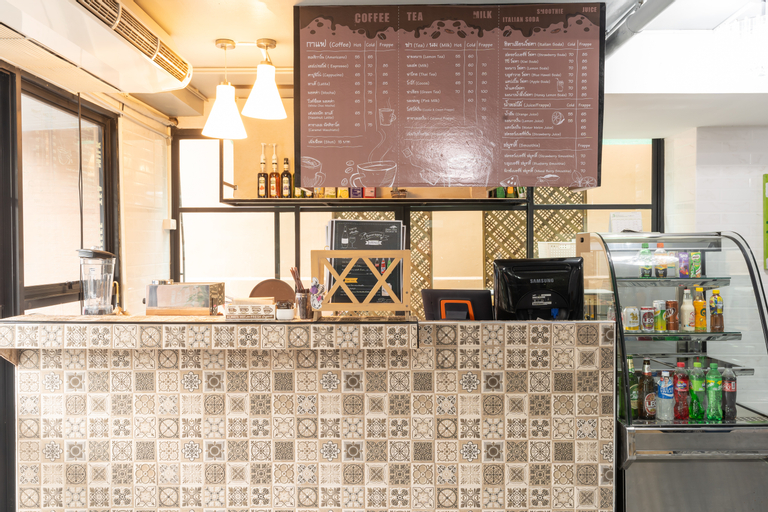 Public Area 3, Greenview Ekkamai 10, Wattana