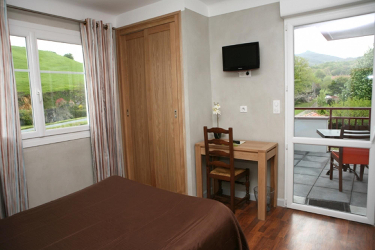 Bedroom 3, Logis Hôtel Ur Hegian, Pyrénées-Atlantiques