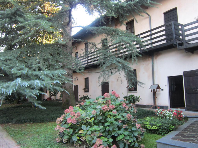 Exterior & Views 13