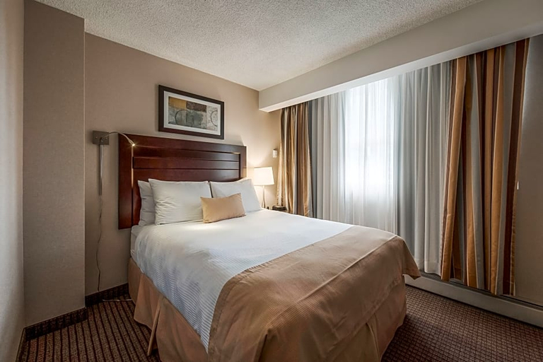 Bedroom 3, Coast Calgary Downtown Hotel & Suites by APA, Division No. 6