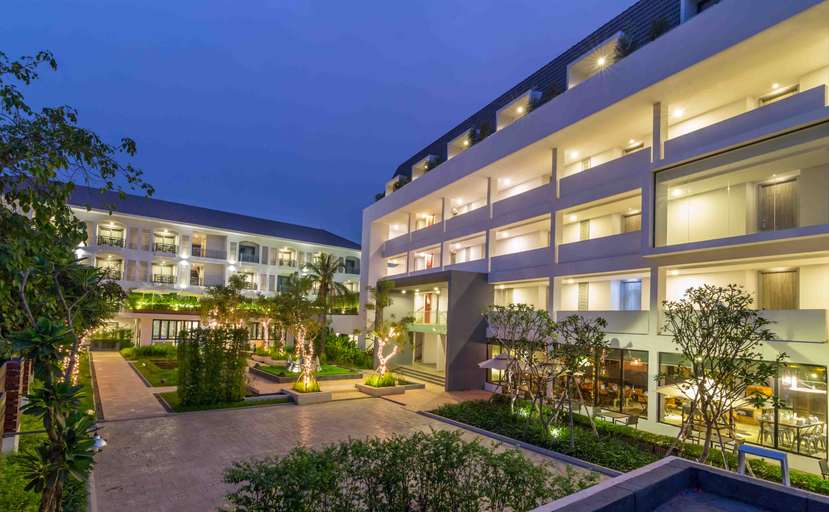 Exterior & Views