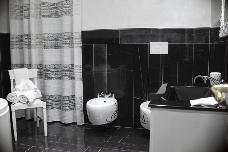 Bathroom 3, B&B Appartamenti l'Anfora, Latina