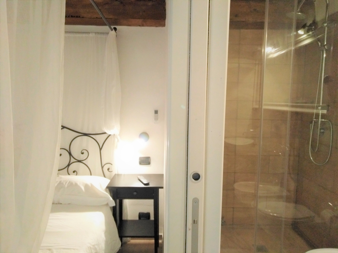 Bathroom 5, Residence Noto Marina, Syracuse