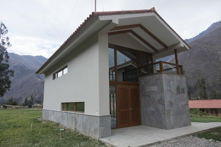 Exterior & Views