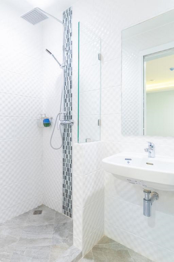 Bathroom 5, 4M Pratunam Hotel, Ratchathewi