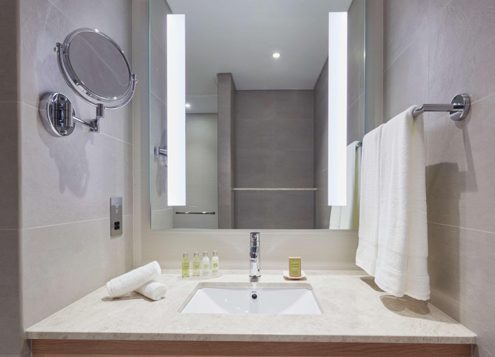 Bathroom 4, Hilton Garden Inn Muscat Al Khuwair, Muttrah