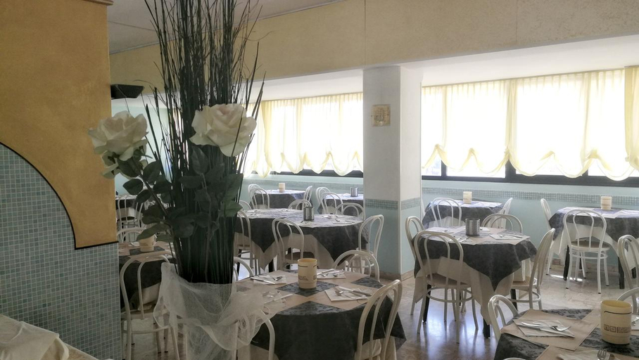 Food & Drinks 5, Hotel Montmartre, Rimini