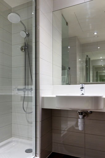 Bathroom 4, Premier inn Dubai Al Jaddaf, Dubai