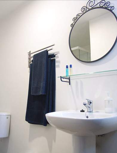 Bathroom 5, Hostalet de Canet, Barcelona