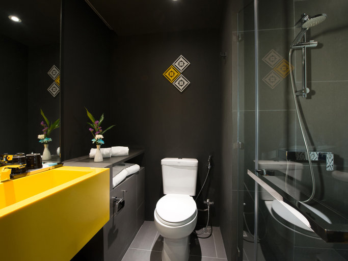 Bathroom 5, ibis Styles Bangkok Sukhumvit 4, Khlong Toey