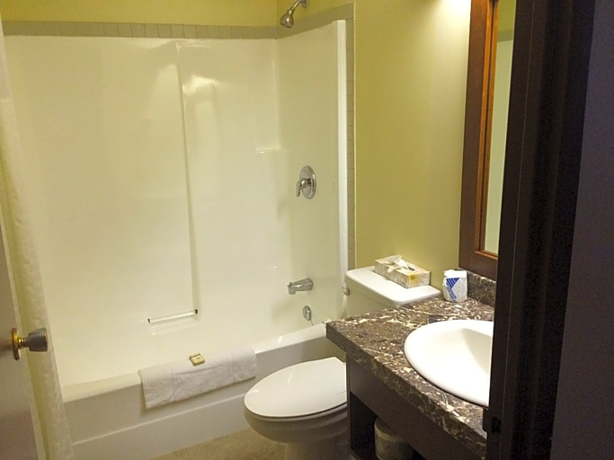 Bathroom 4, Coastal Inn Moncton Dieppe, Westmorland