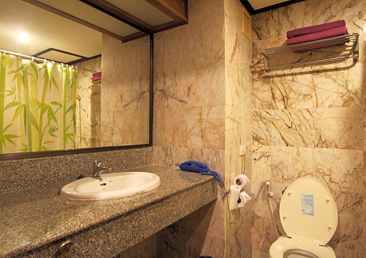 Bathroom 4, AA Pattaya Residence, Pattaya