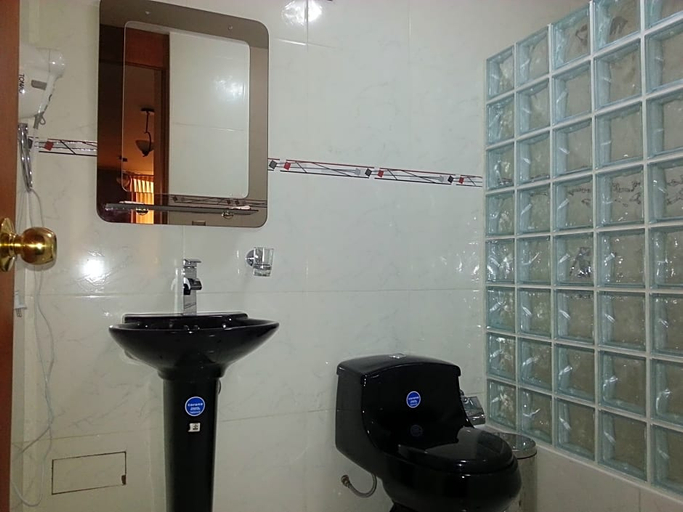 Bathroom 3, Padama Hotel, Callao