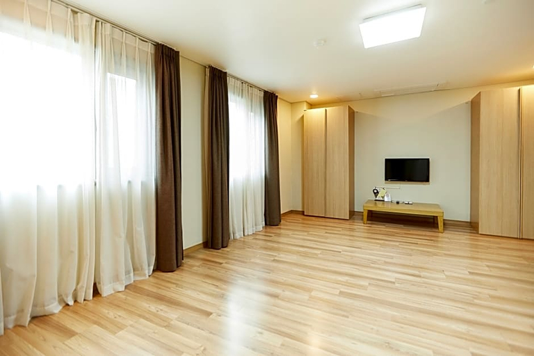 Public Area 3, TowerHill Hotel, Jung