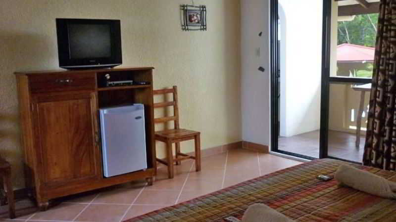 Public Area, TipTop Hotel, Resto and Delishop, Panglao