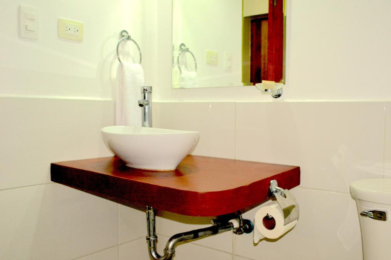 Bathroom 4, Plaza Del Sol Apart Hotel, Distrito Nacional