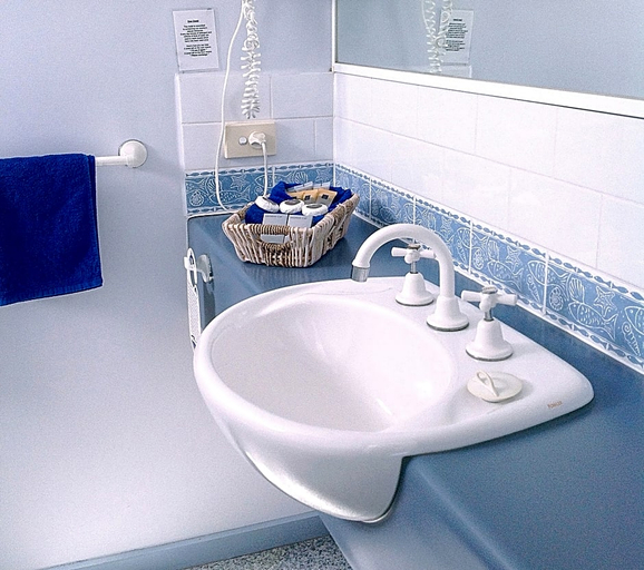 Bathroom 4, Apollo Bay Waterfront Motor Inn, Colac-Otway - South
