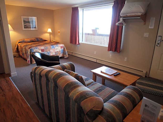 Others 5, West Coast Motel, Alberni-Clayoquot